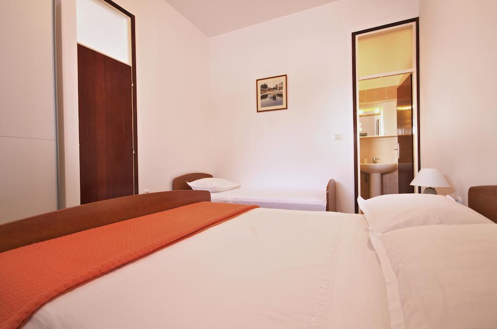 Apartment Zara 2 With Boat Place มีมิตเซ ภายนอก รูปภาพ